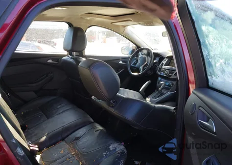 2013 Ford Focus Titanium z USA, uszkodzony, nr VIN 1FADP3N26DL150133